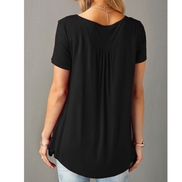 Short Sleeve Top In Black - Picture 3 of 3